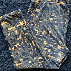 One pair of Lularoe TC leggings